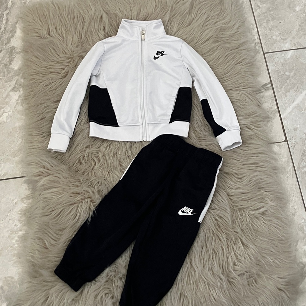 NIKE Baby Boy White/ Black Athletic Jacket and Bottom Set | 2T